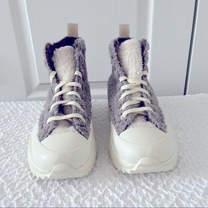 Converse High Top Run Star Hike Sherpa Sneakers - Mauve/Cream - Women Size 8.5
